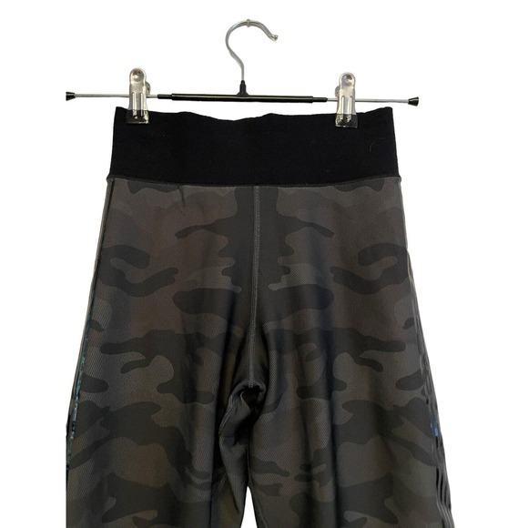 Ultracor Camo Ankle Crop Leggings Women Size Medium Gray Active Stripe USA Eco - Picture 4 of 8
